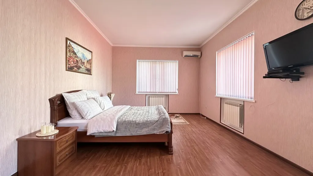 Дом с бассейном и баней возле курзоны