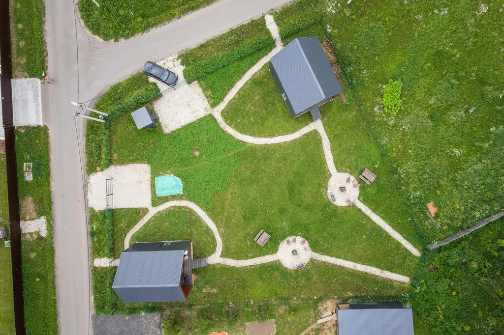 Яркий коттедж с панорамным видом на лес рядом с баней