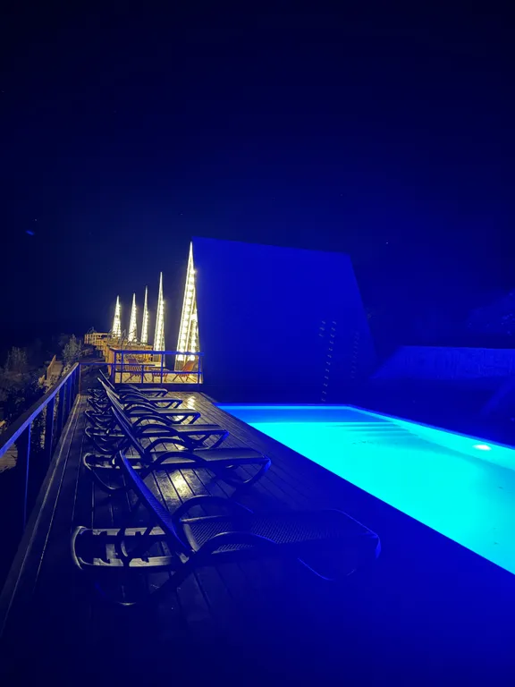 Новый глэмпинг в горах с панорамным видом на олимпийский парк