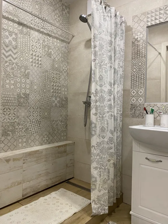 Двухуровневые апартаменты у озера и моря