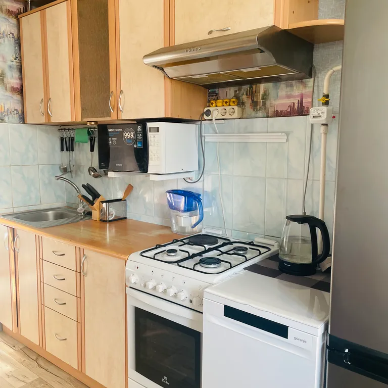 Просторная однокомнатная квартира с лоджией рядом с озером