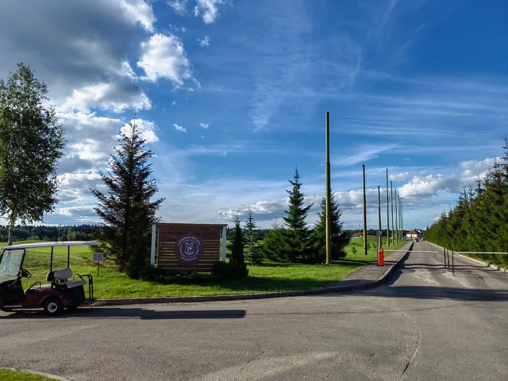 Студия в доме у озера