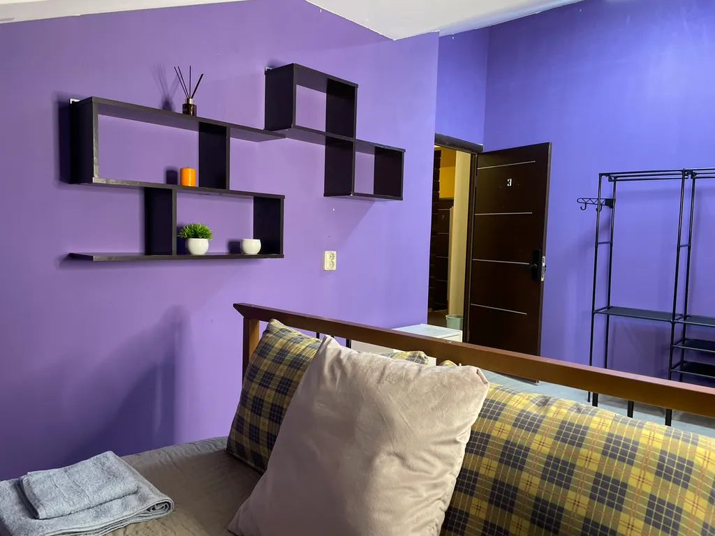 Квартира Фиолетовая комната на Невской мансарде — Санкт-Петербург