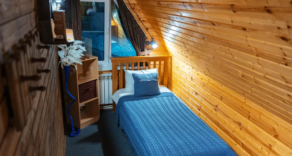 Домик с бассейном Арик