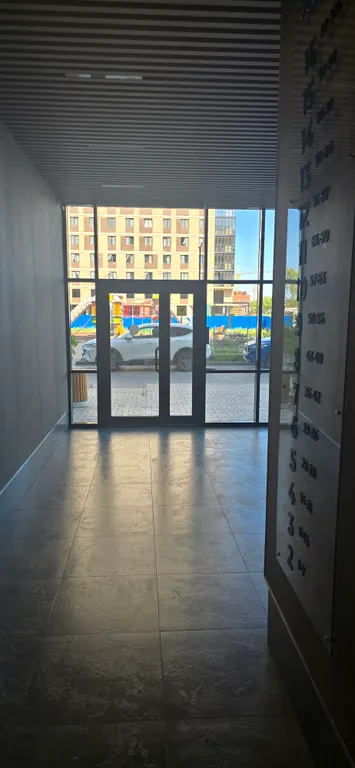 Новый дом, одна кухня изолированана от комнаты не студия всё отдельно,