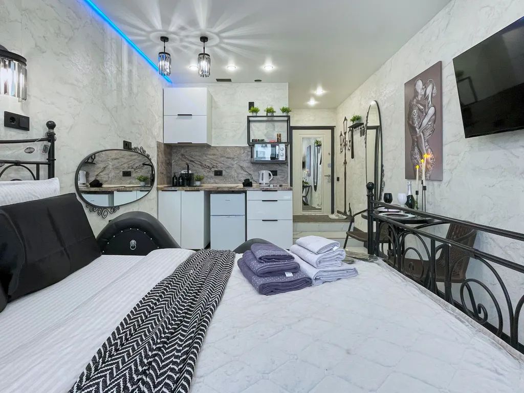 Студия с большой джакузи для двоих