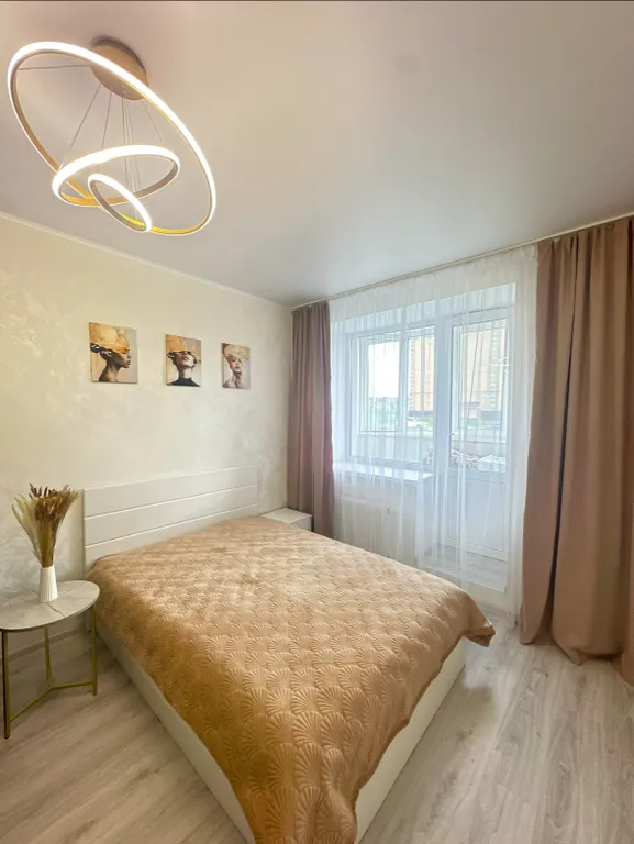 Современная однокомнатная квартира в новом районе — аренда посуточно в Октябрьский