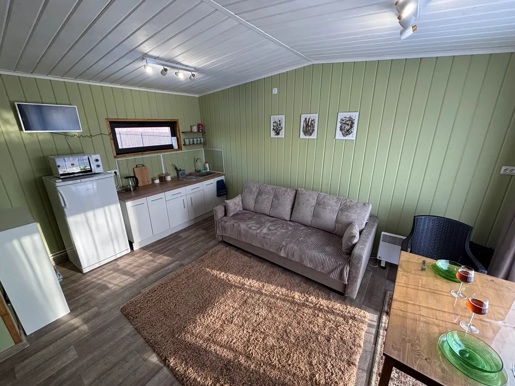 Новый, уютный дом на огороженной территории