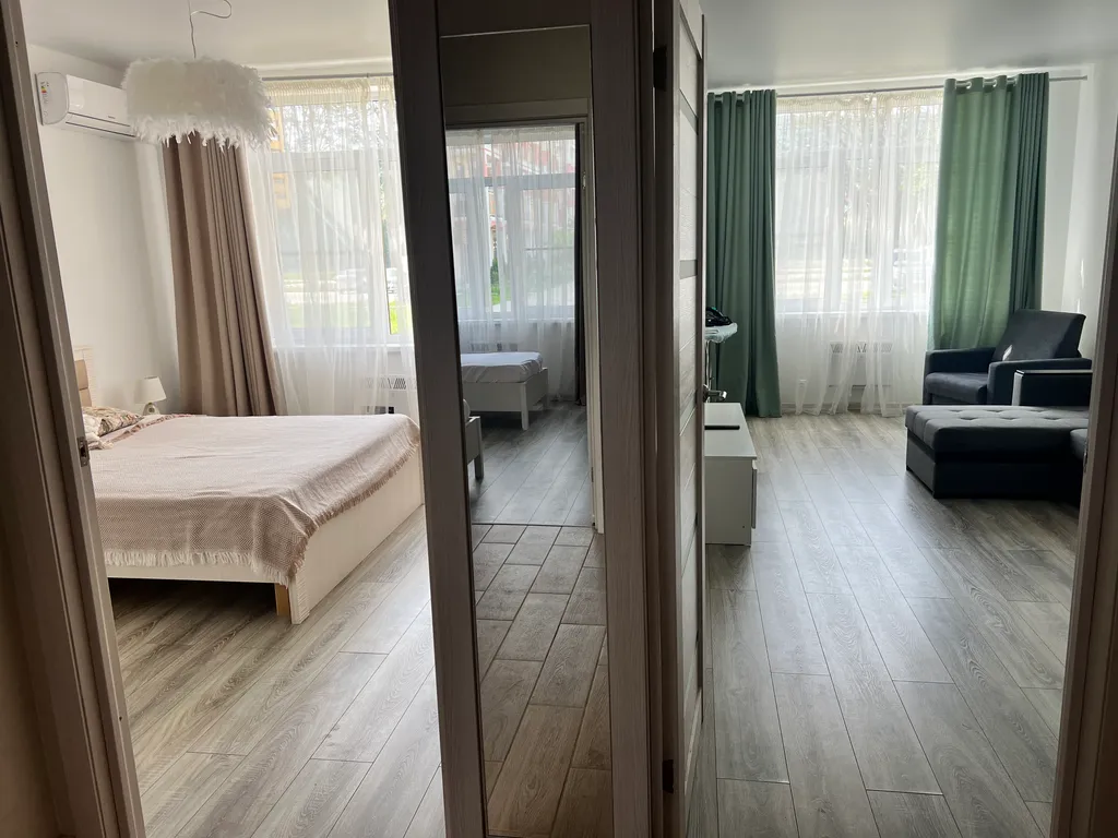 Трехкомнатная со своим выходом во двор на бассейны