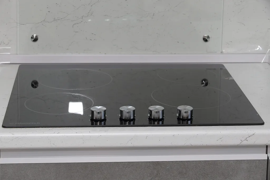 Апартамент в новом доме у метро Заречная в 20 минутах от центра