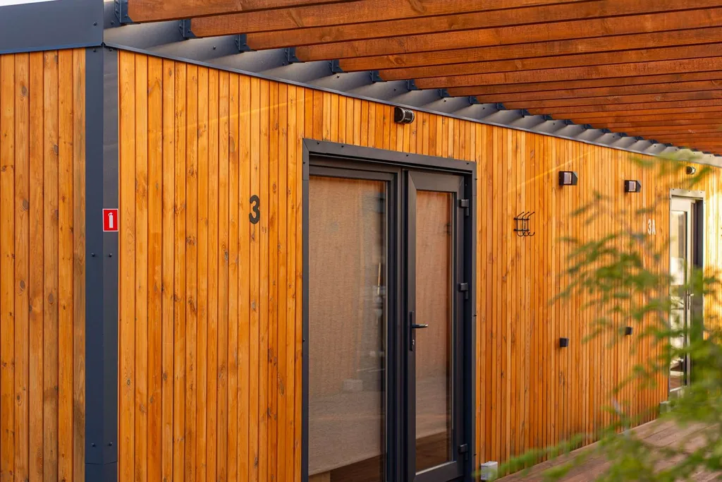 Номер у озера для двоих