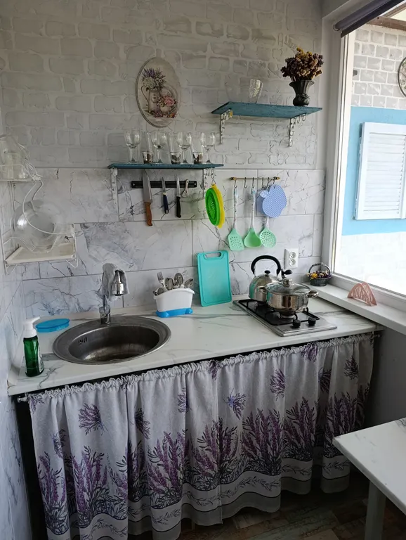 Квартира Двухэтажный номер голубой — аренда посуточно в Уютное