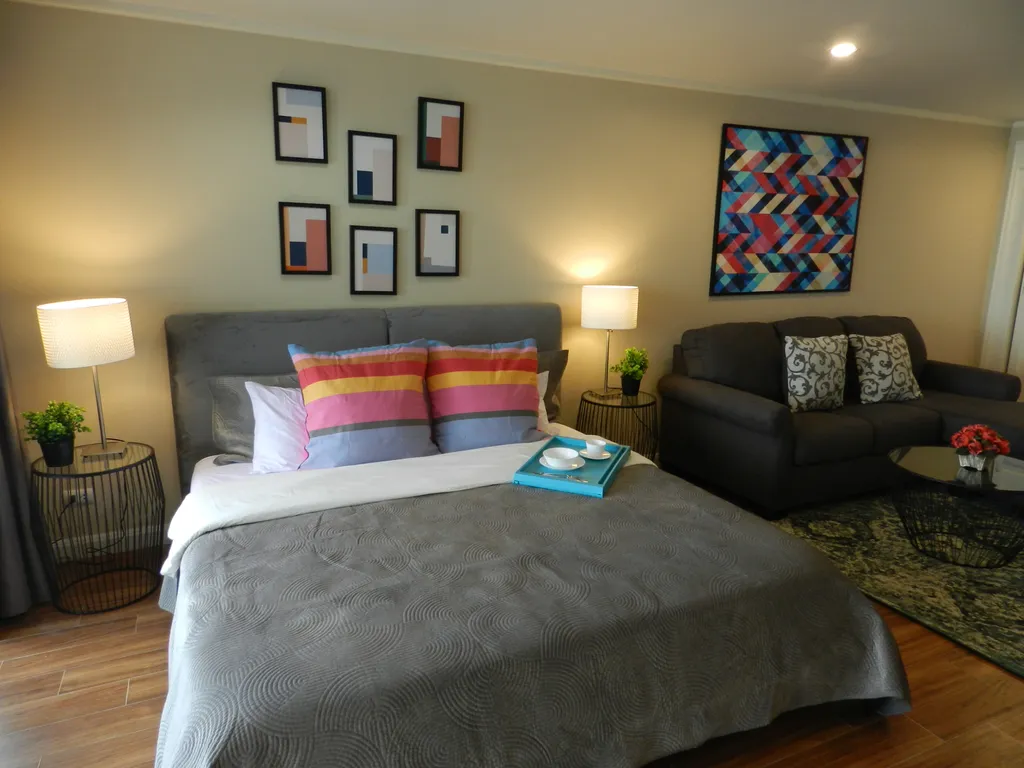 Студия с фронтальным видом на море