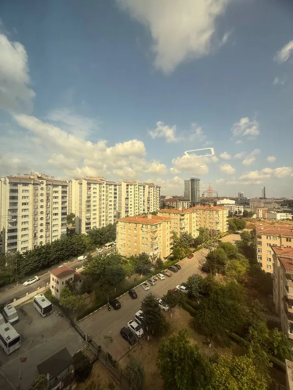 Studio apt with pool and gym near metrobus station