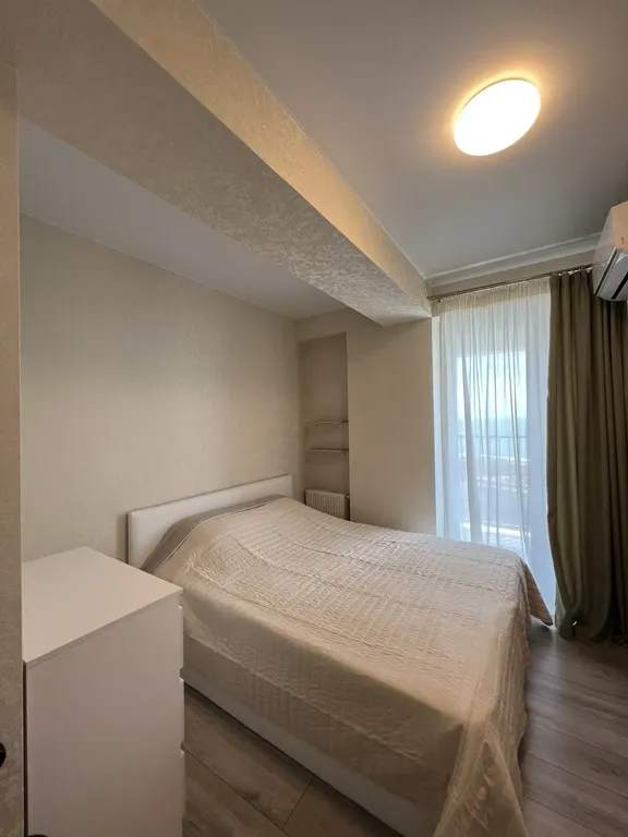 2-комнатная квартира с панорамными окнами у моря