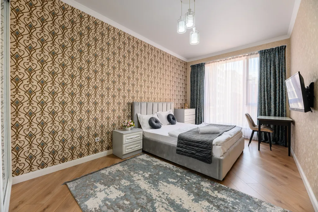 Трехкомнатная квартира с видом на горы в центре города