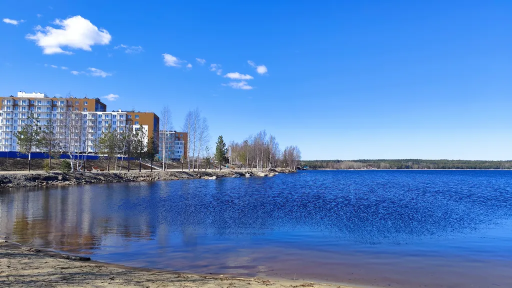 Уютная двухкомнатная квартира в новом жк на берегу озера
