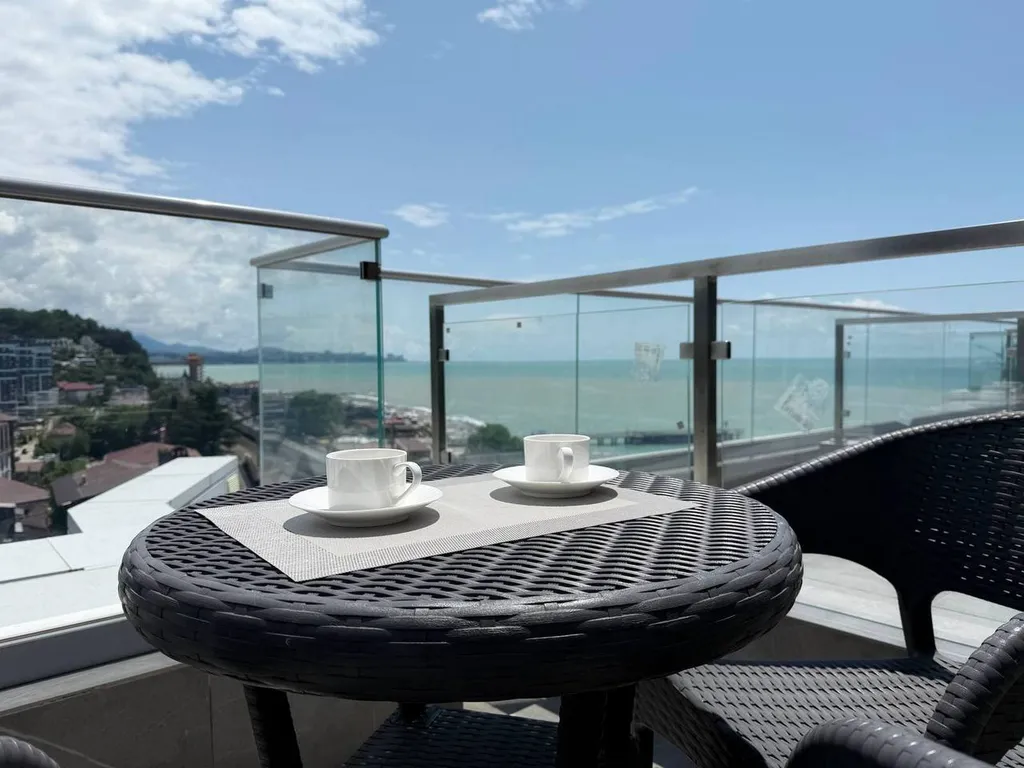 Квартира Студия на первой береговой с большой террасой и крутым видом на море — аренда посуточно в Дагомыс