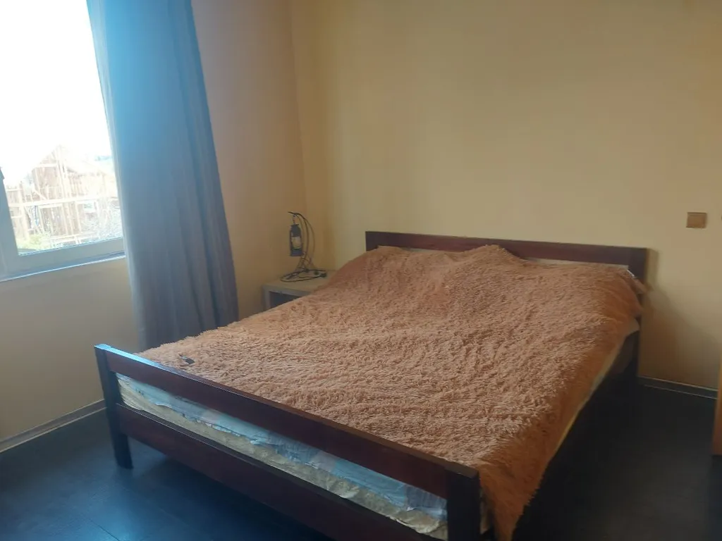 Коттедж с гостиной и столовой