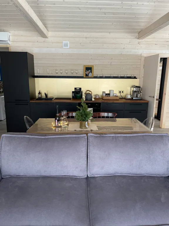 Дача в лесу с панорамными окнами