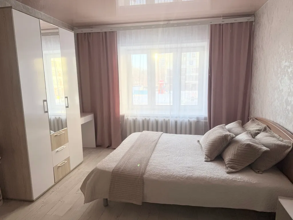 Большая квартира на набережной