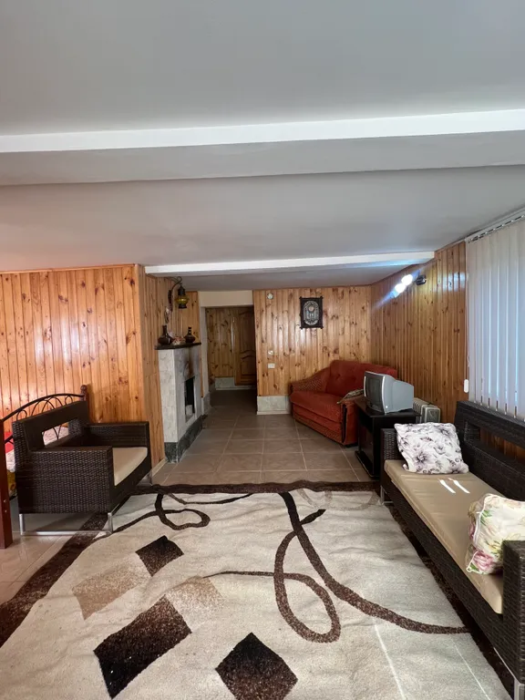 Первый этаж частного дома в центре