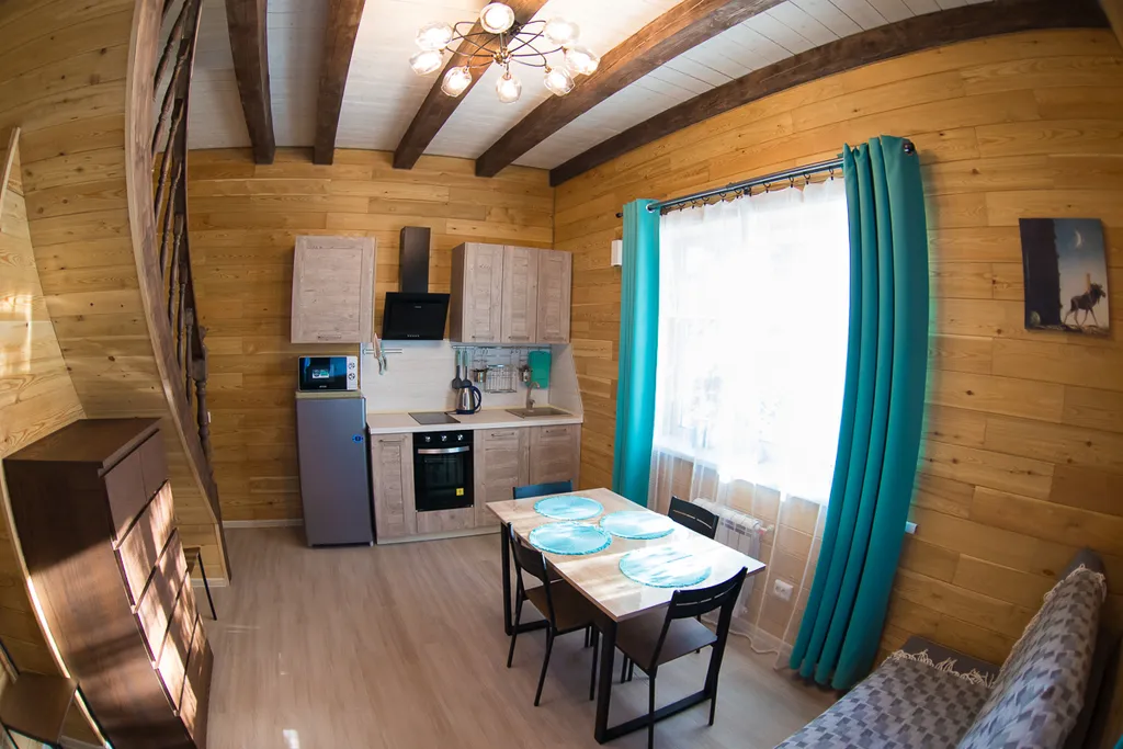 Двухэтажный дом на горе у подъёмника