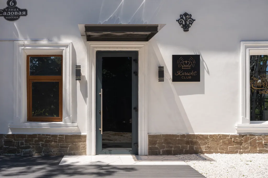 Мини-отель Imperial Joy находится на 2 этаже караоке-бара