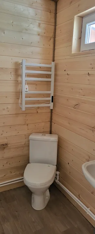 Двух этажный дом с видом на горы и реку