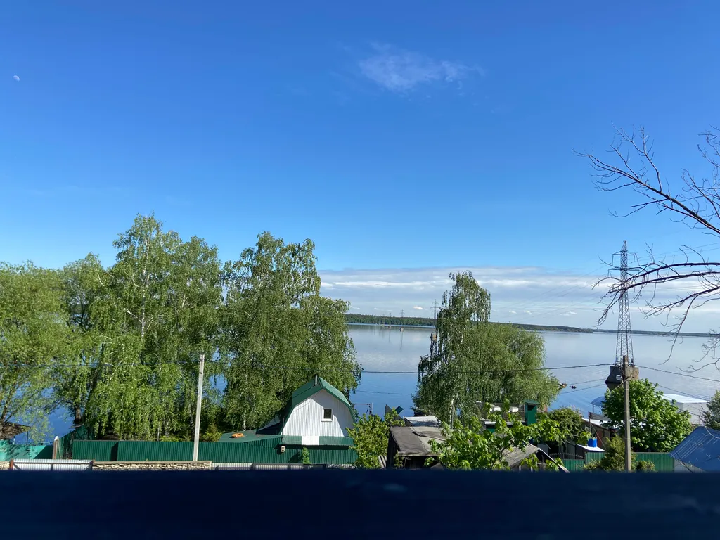 Дом на берегу водохранилища