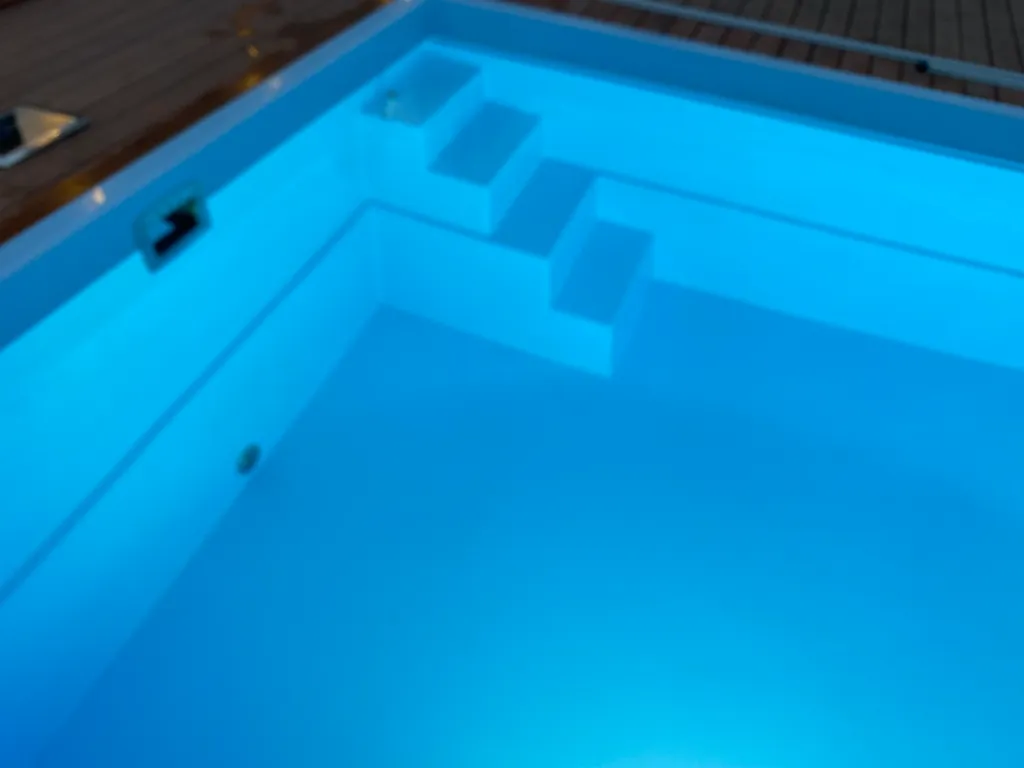 Дом с бассейном