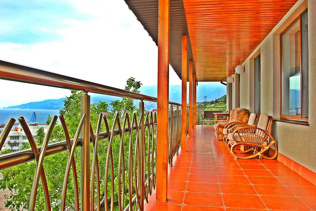 Дом с бассейном