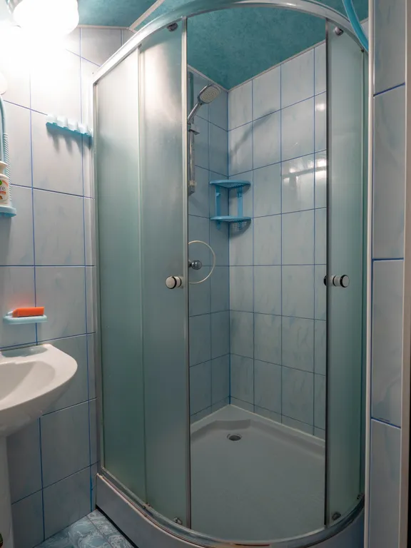 Коттедж Отдельный дом в тени абрикос и винограда — Ейск