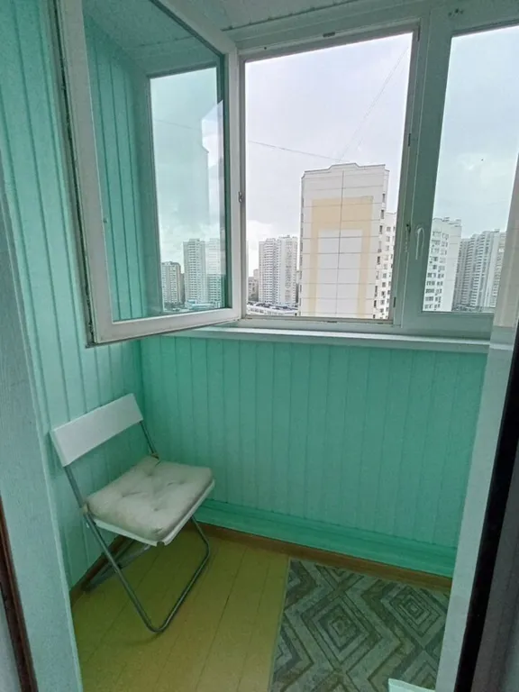 Большaя квартиpа с двумя балконами