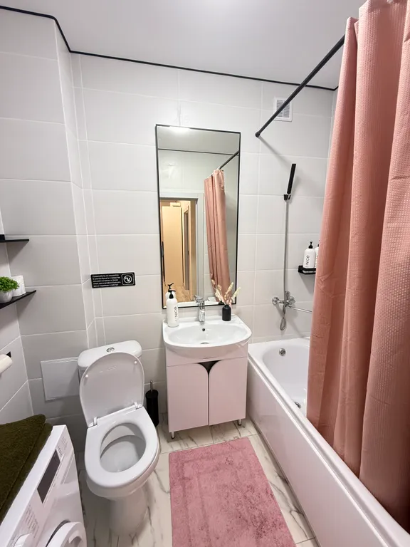 Уютная просторная кв в центре МКР1