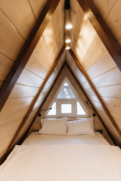 Уютный домик зеленый A-Frame с террасой