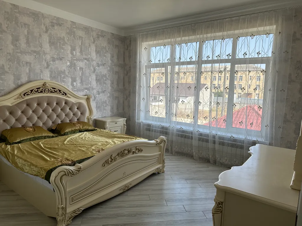 Большой красивый дом у моря