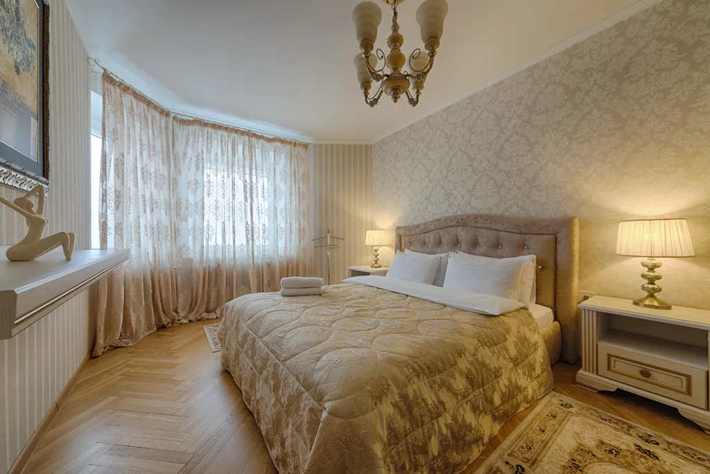 Апартаменты 5-комнатные в центре города с видом на реку