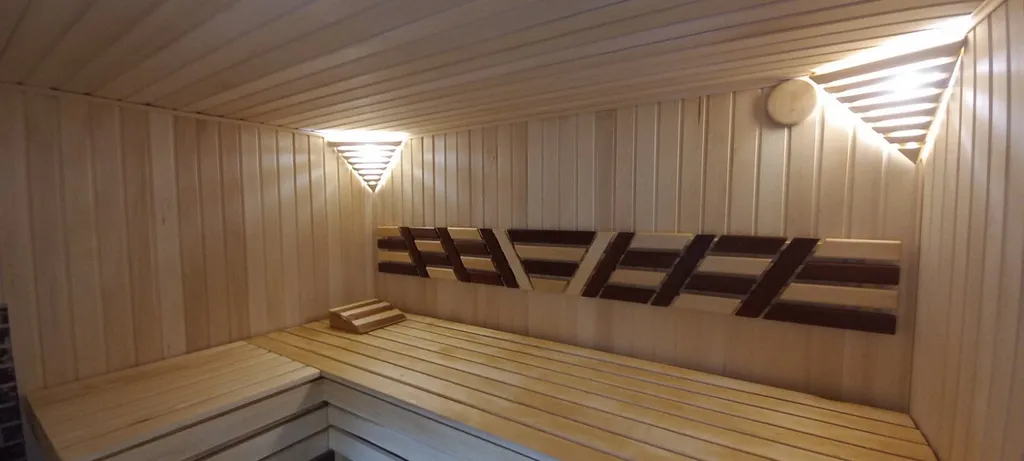 Дом из брёвен с русской баней и финской сауной 7 км от города