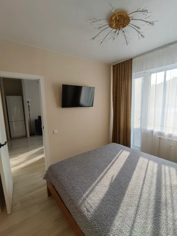 Современная евродвухкомнатная квартира с отдельной спальней в центре