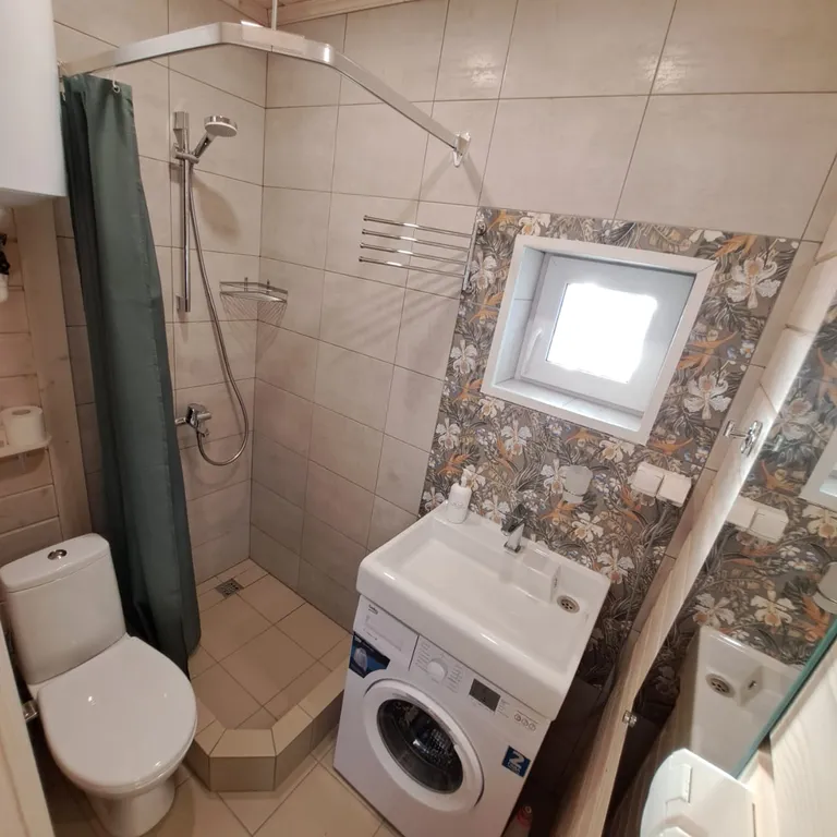 Уютный домик с видом на закат