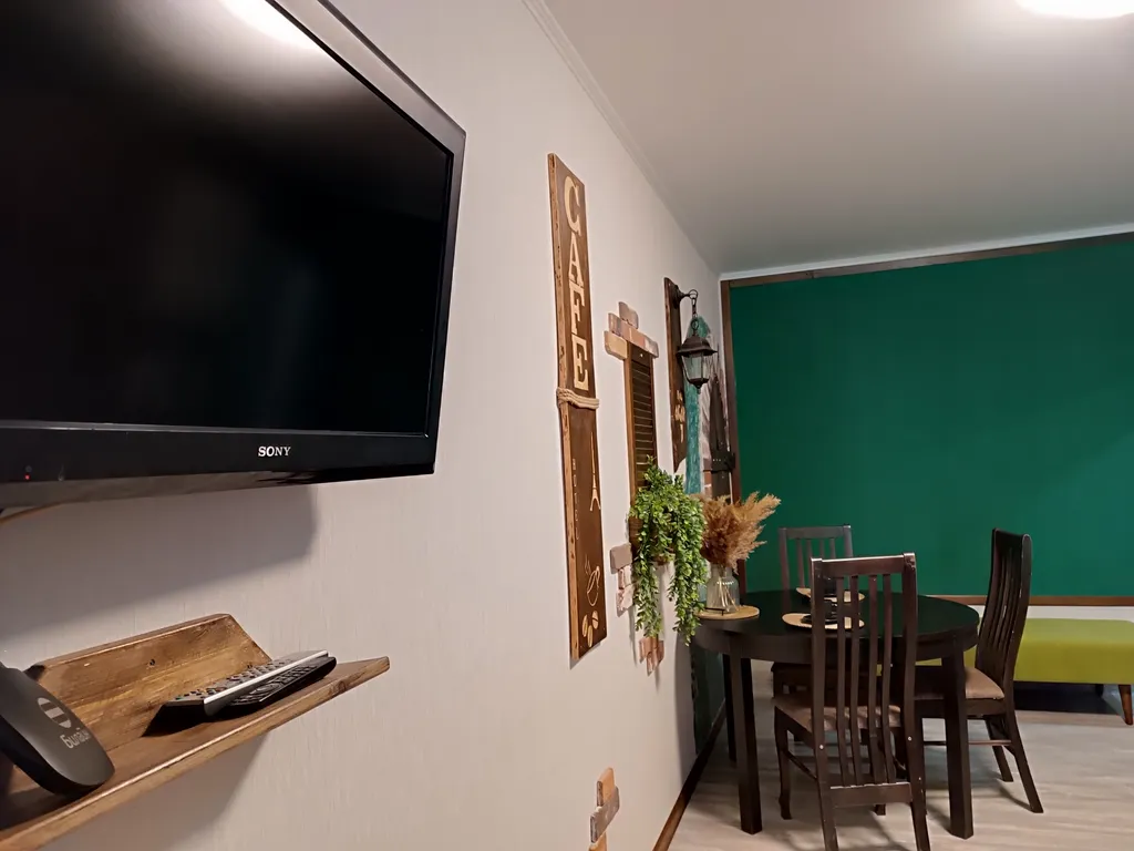 Великолепная студия с интересным дизайном в стиле французского кафе