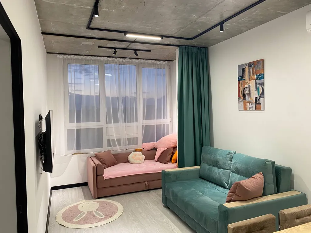 Апартаменты "Пикассо" - индустриальный шик с яркими акцентами