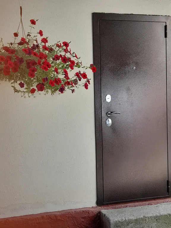 Лесной домик у реки