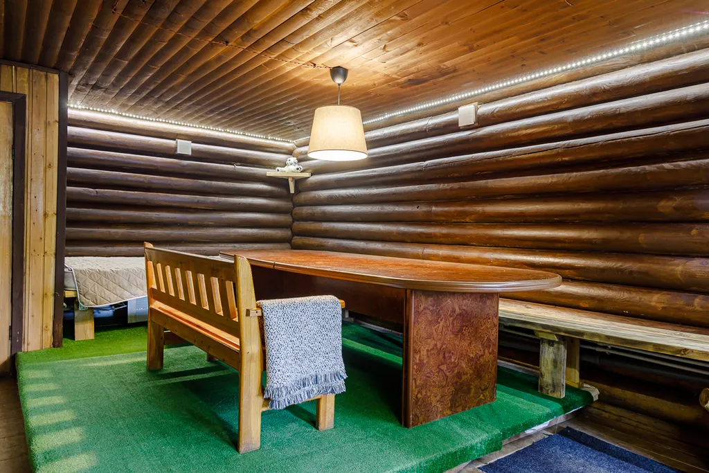 Уютный коттедж в лесу