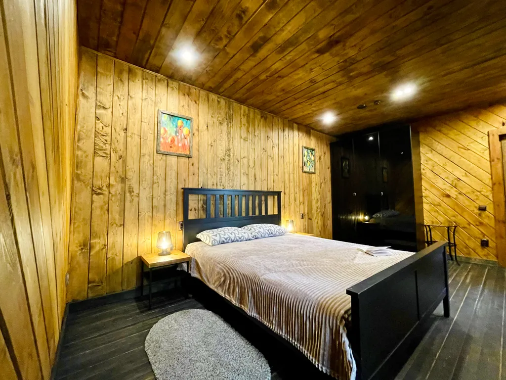 Большой загородный дом