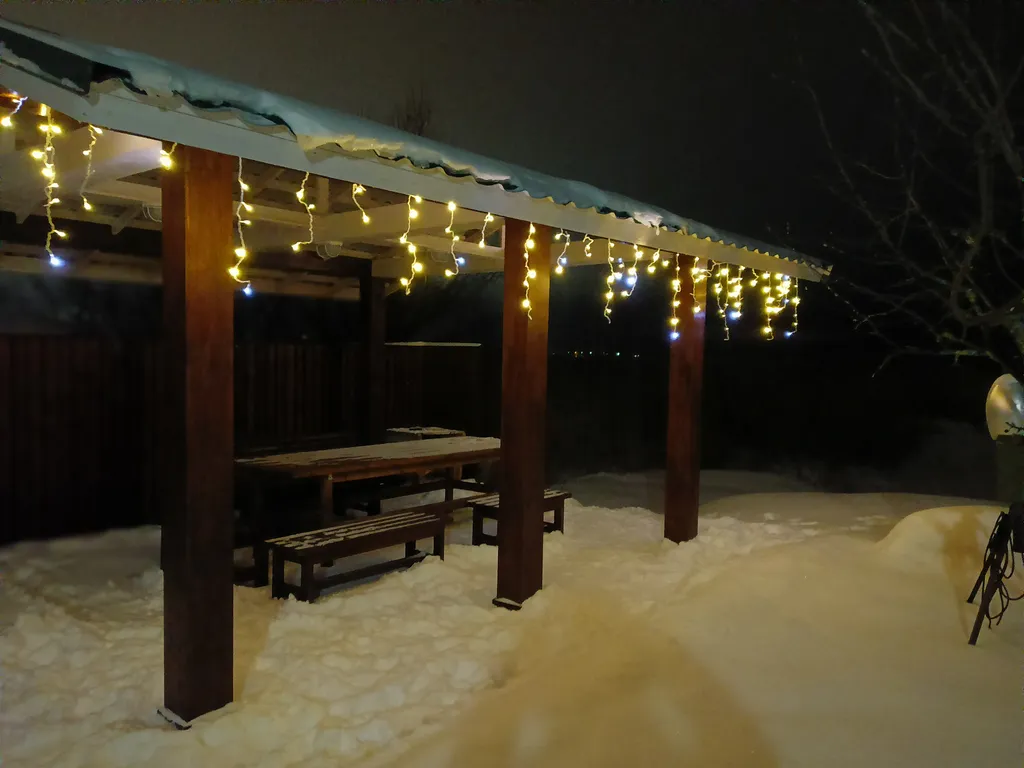 Домик сказка на берегу озера Селигер