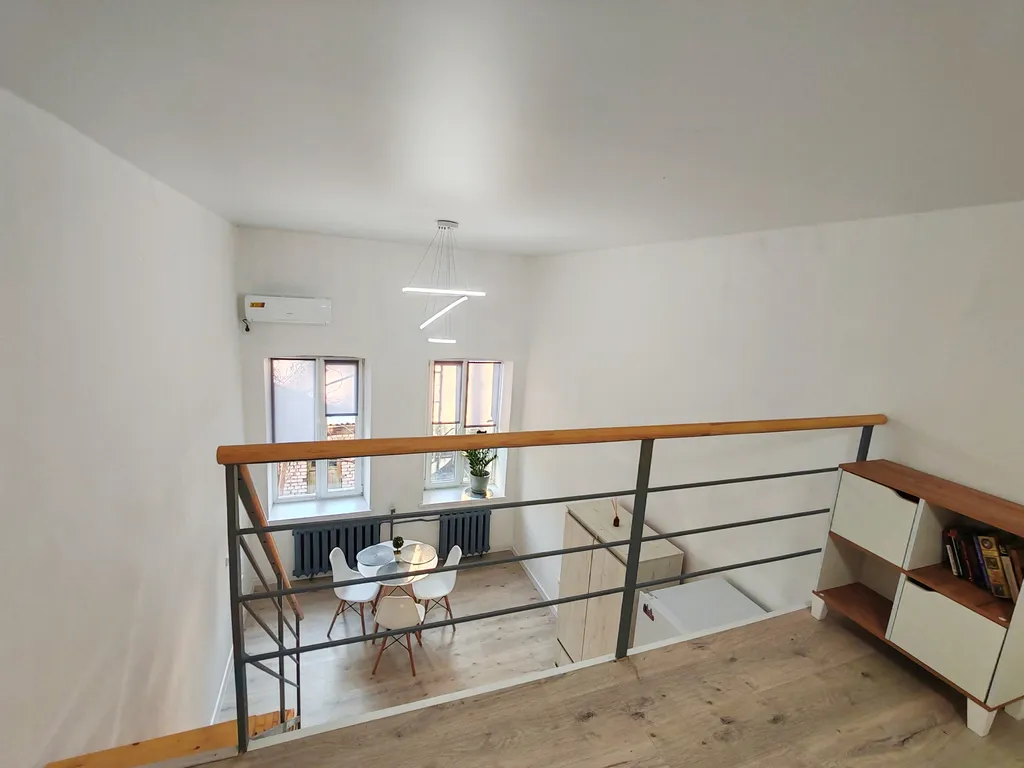 Двухуровневая студия в центре