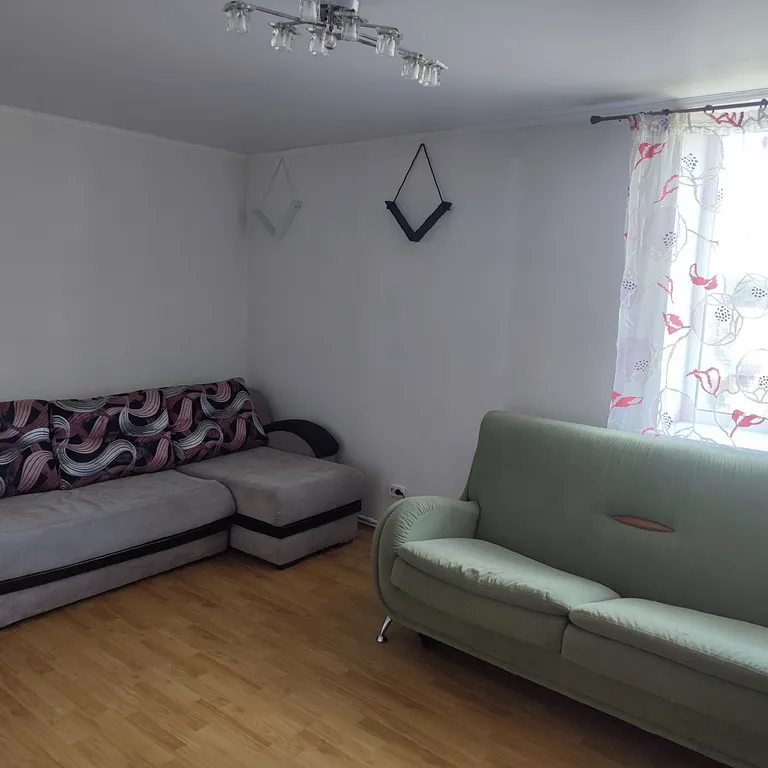 Таунхаус-5 комнат 3 этажа, парковка