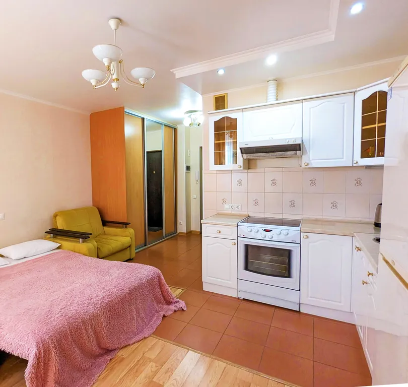 Просторная студия с балконом